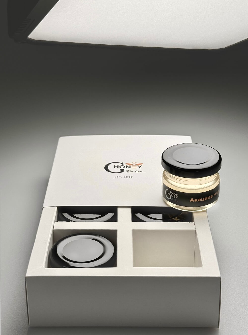 кутия с мед